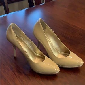 Nude high heeled shoes